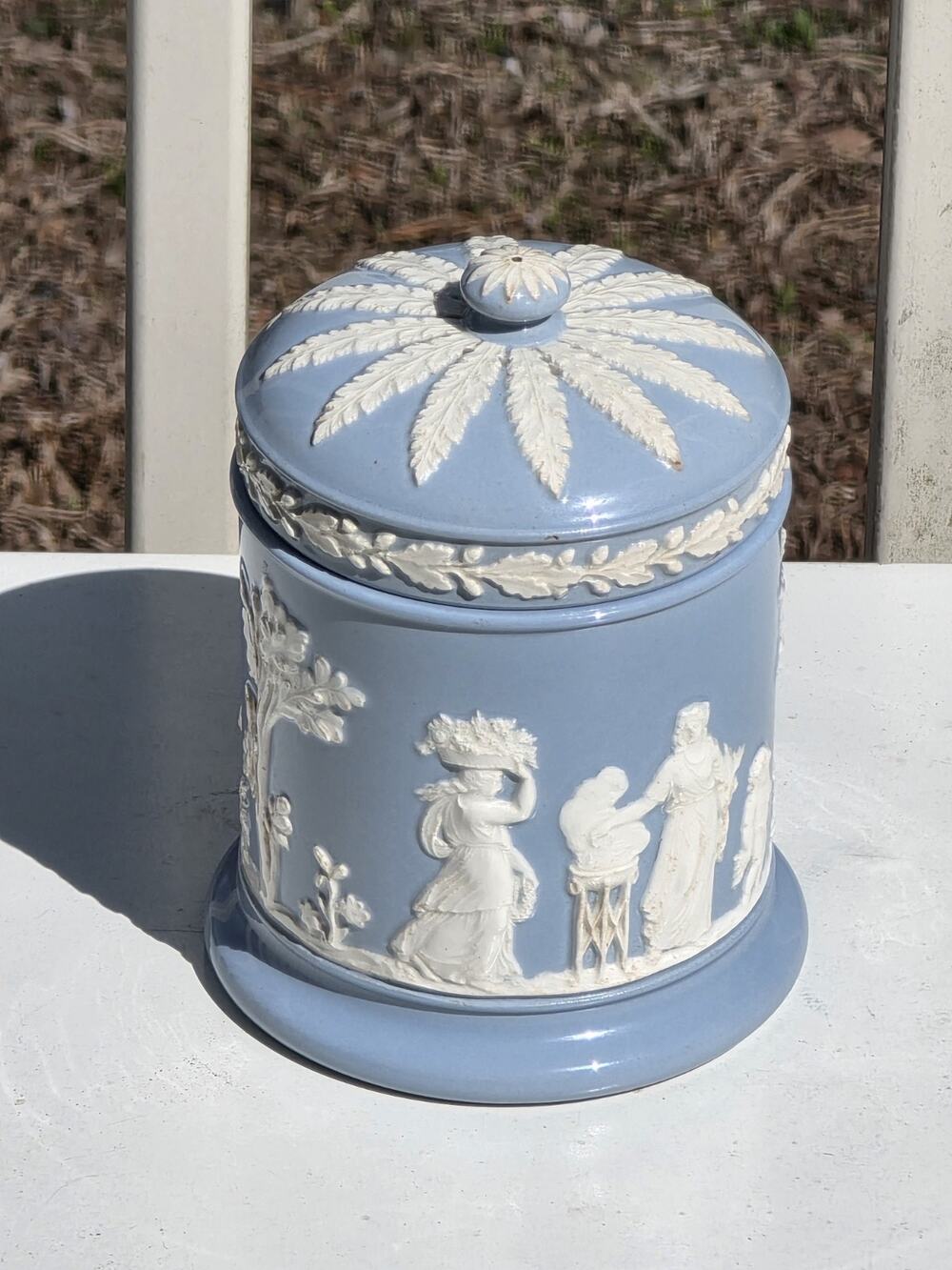 Vintage Wedgwood & Barlaston Of Etruria Queensware Tobacco Jar White On Blue